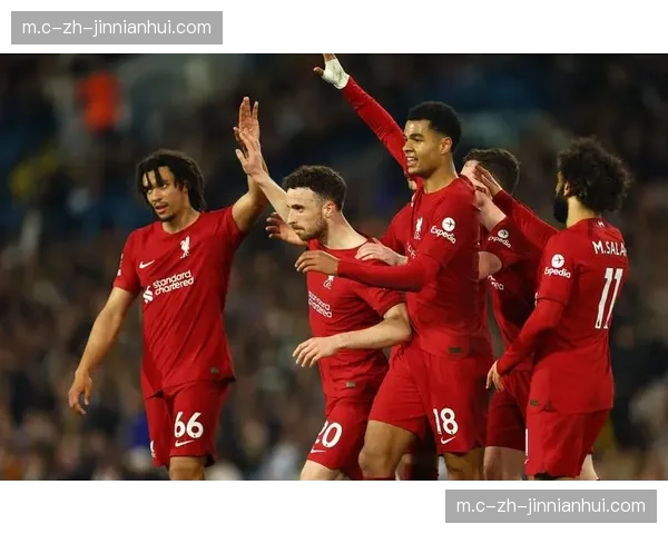 利兹联面对强敌坚持高位逼抢,中场绞杀战术轮换保持体能 利兹联面对强敌坚持高位逼抢,中场绞杀战术轮换保持体能